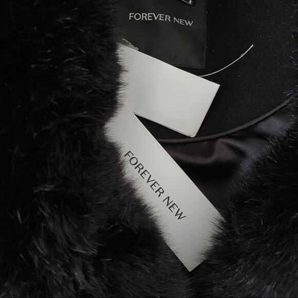 Forever New Classic Coat with Faux Fur Collar and Removable Fur Cuffs - Picture 5 of 7